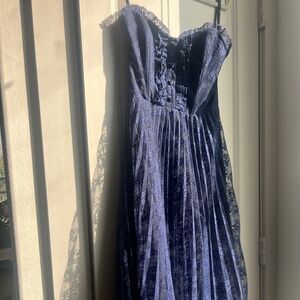 Stunning Vintage Strapless Betsey Johnson Dress Navy